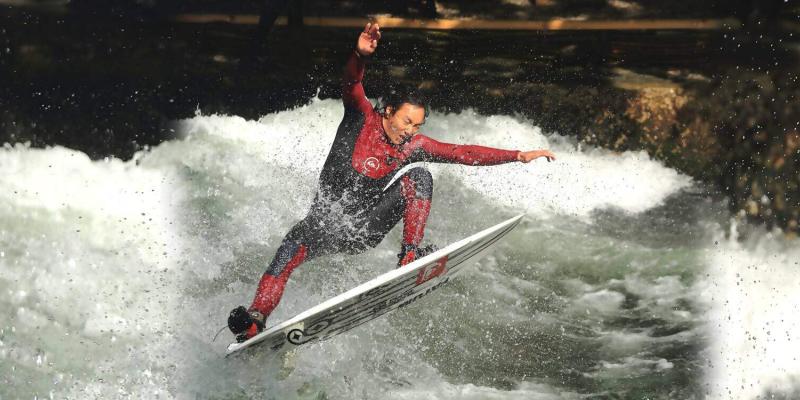 Surfen Eisbach Muenchen