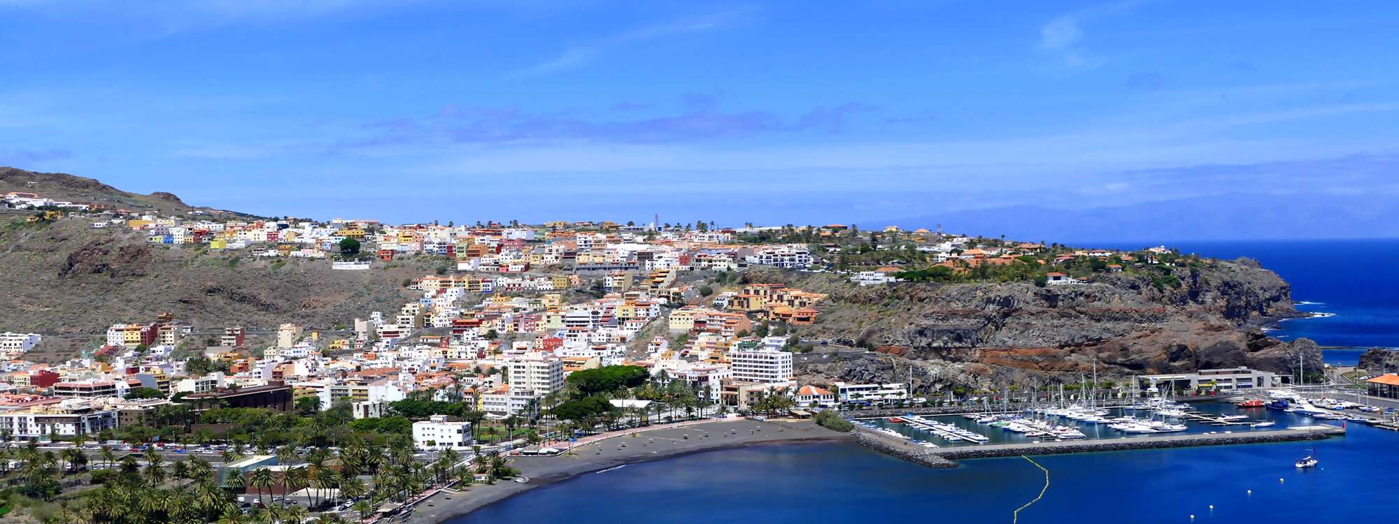 Schwarzer Sandstrand vor San Sebastian auf La-Gomera