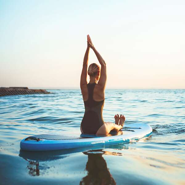 Im Tirol Aktiv- und Sporturlaub tanke Energie & stelle dir neue Herausforderungen, z.B. beim Yoga, Klettern oder Tennis