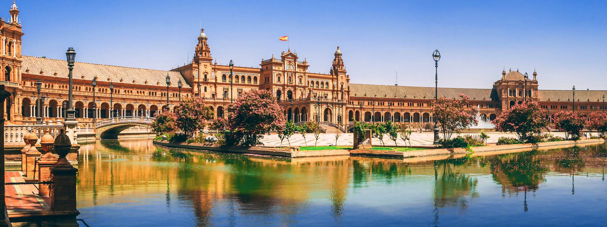 Schoene Aussicht auf die Plaza de Espana in Sevilla - Spanien